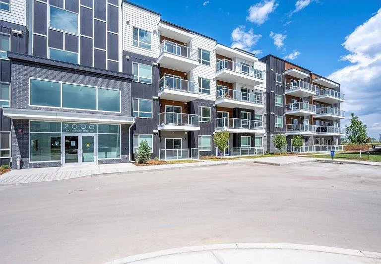 550 Belmont St N #2401 — Photo 1