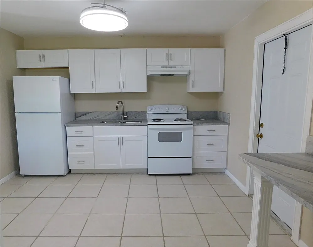 2 bed, 726 sqft, $1,900 — Photo 3