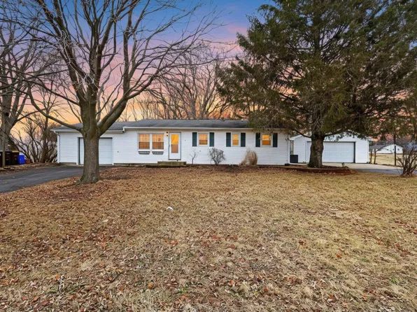 219 River Rd, Rochelle, IL 61068