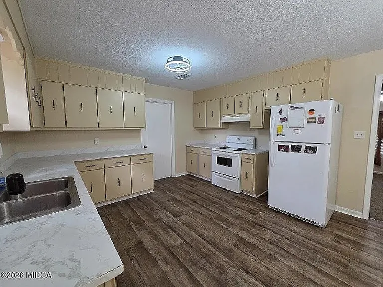 2412 Shea Dr — Photo 8