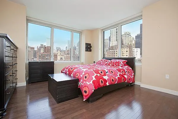 Sold by R New York | media 38