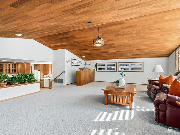 Large family room with wet bar is amazing for entertaining, right of the kitchen a couple stairs below.>