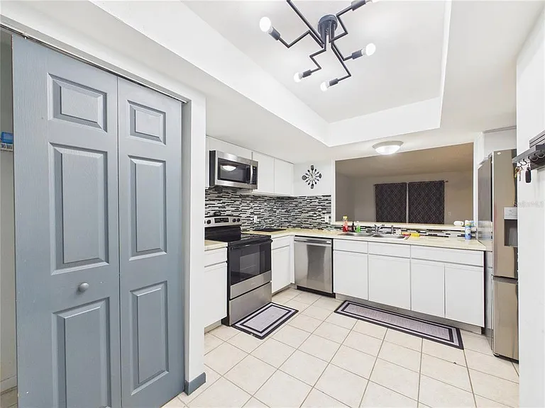 11239 Cedar Hollow Ln — Photo 7