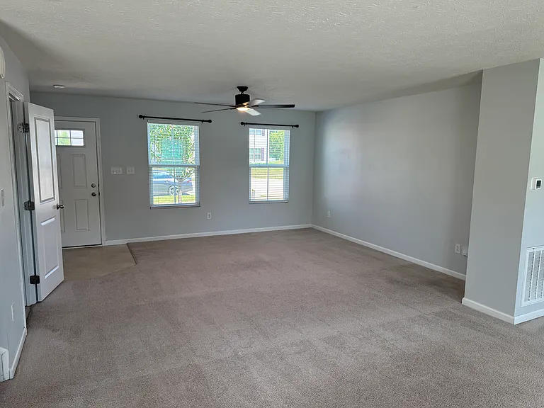 204 Dietz Dr — Photo 3