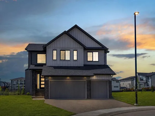 924 E South Shore Ter, Chestermere, AB T1X 3G1