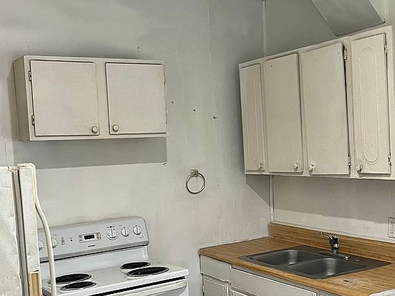 3rd image of 1214 E Jackson St #2