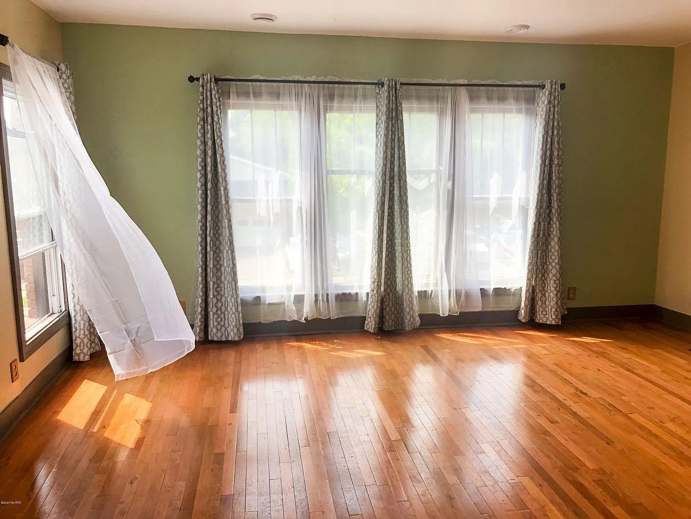 2 bed, 1200 sqft, $1,550 — Photo 4