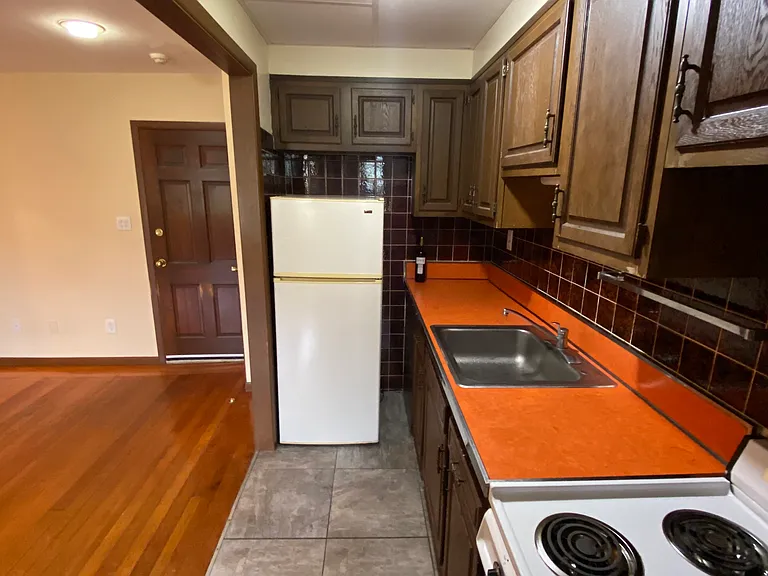 33 Chestnut St — Photo 3