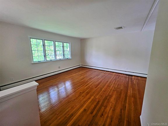 4th image of 25 Oakwood Drive
