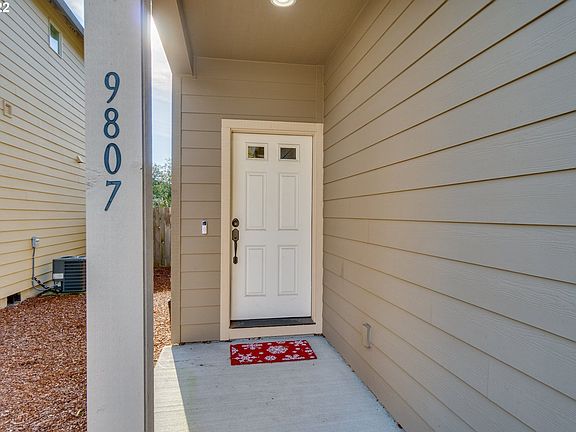 3rd image of 9807 NE 75th Cir