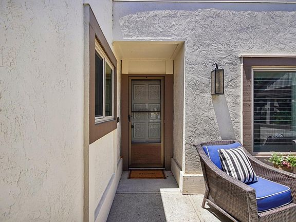 5th image of 6122 Montgomery Ct