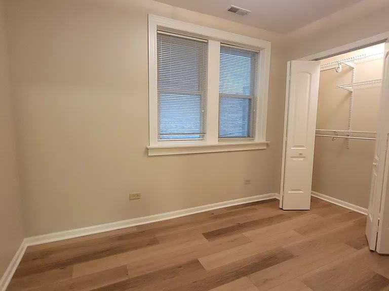2921 N Albany Ave #G — Photo 11