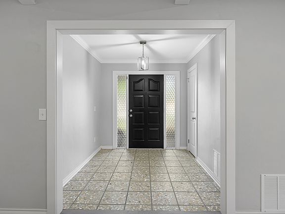 4th image of 3703 Montague Dr
