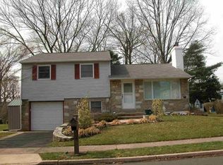 310 Heathcliffe Rd, Huntingdon Valley, PA 19006