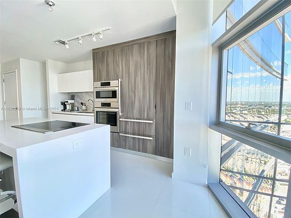 3rd image of 851 NE 1st Ave #2902