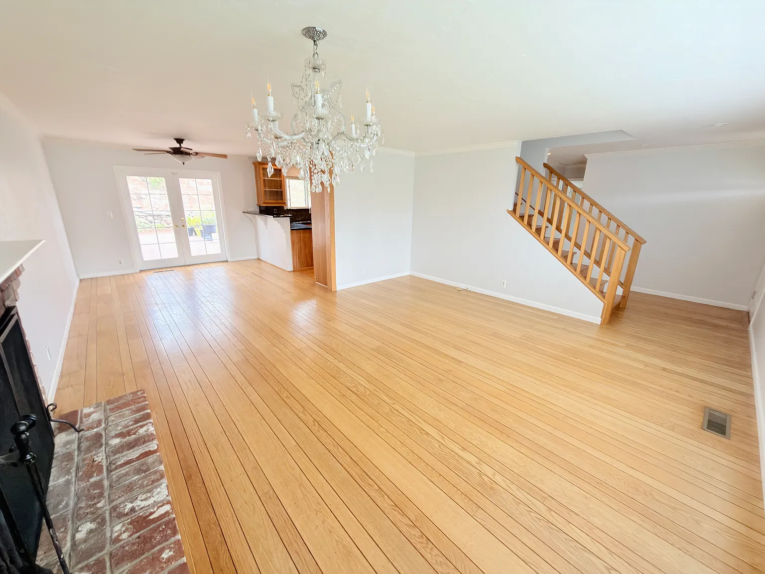4 bed, 2.5 bath, 2022 sqft, $5,750 — Photo 4