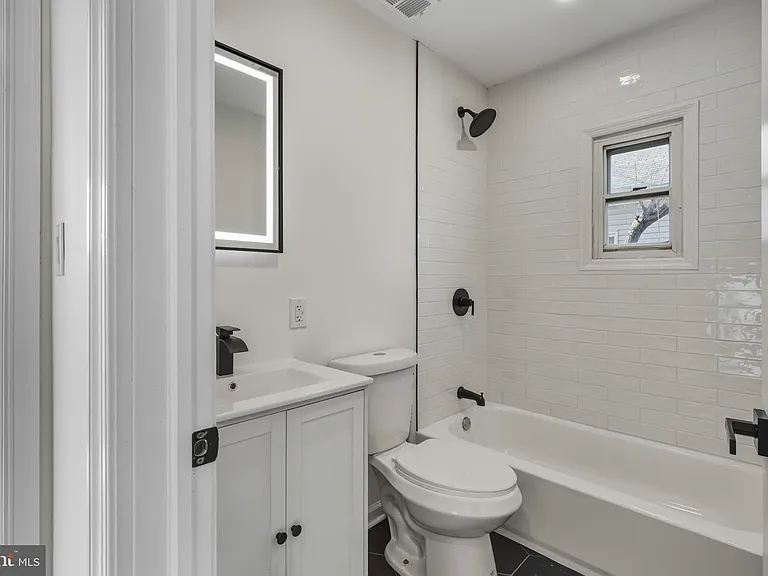 507 Washburn Ave — Photo 10