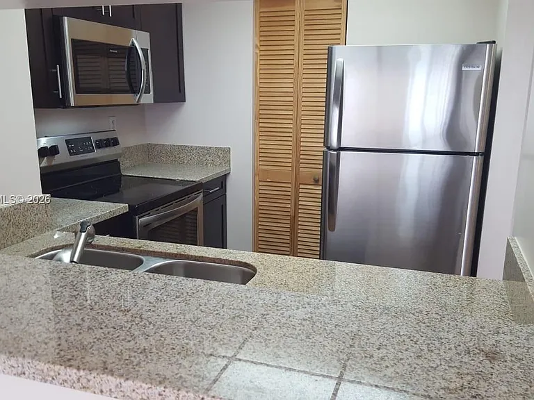 800 N Miami Ave #E-1001 — Photo 2