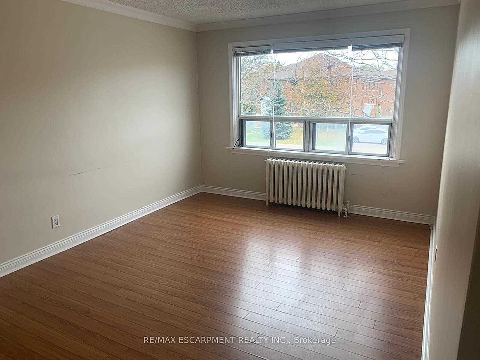 2nd image of 243 Lakeshore Rd E #1