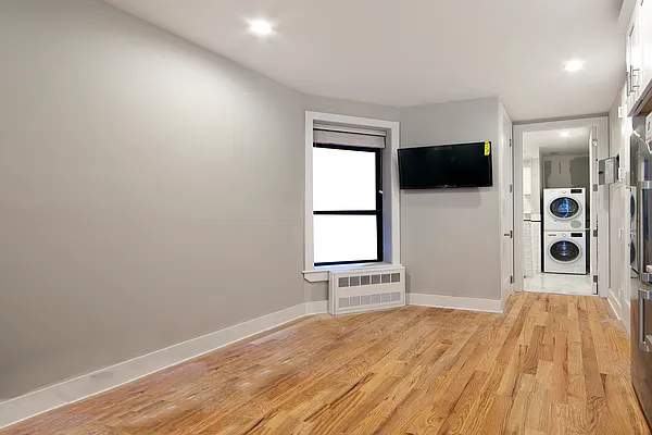 Rented by R New York | media 7