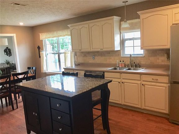 5th image of 809 Tamarack Dr
