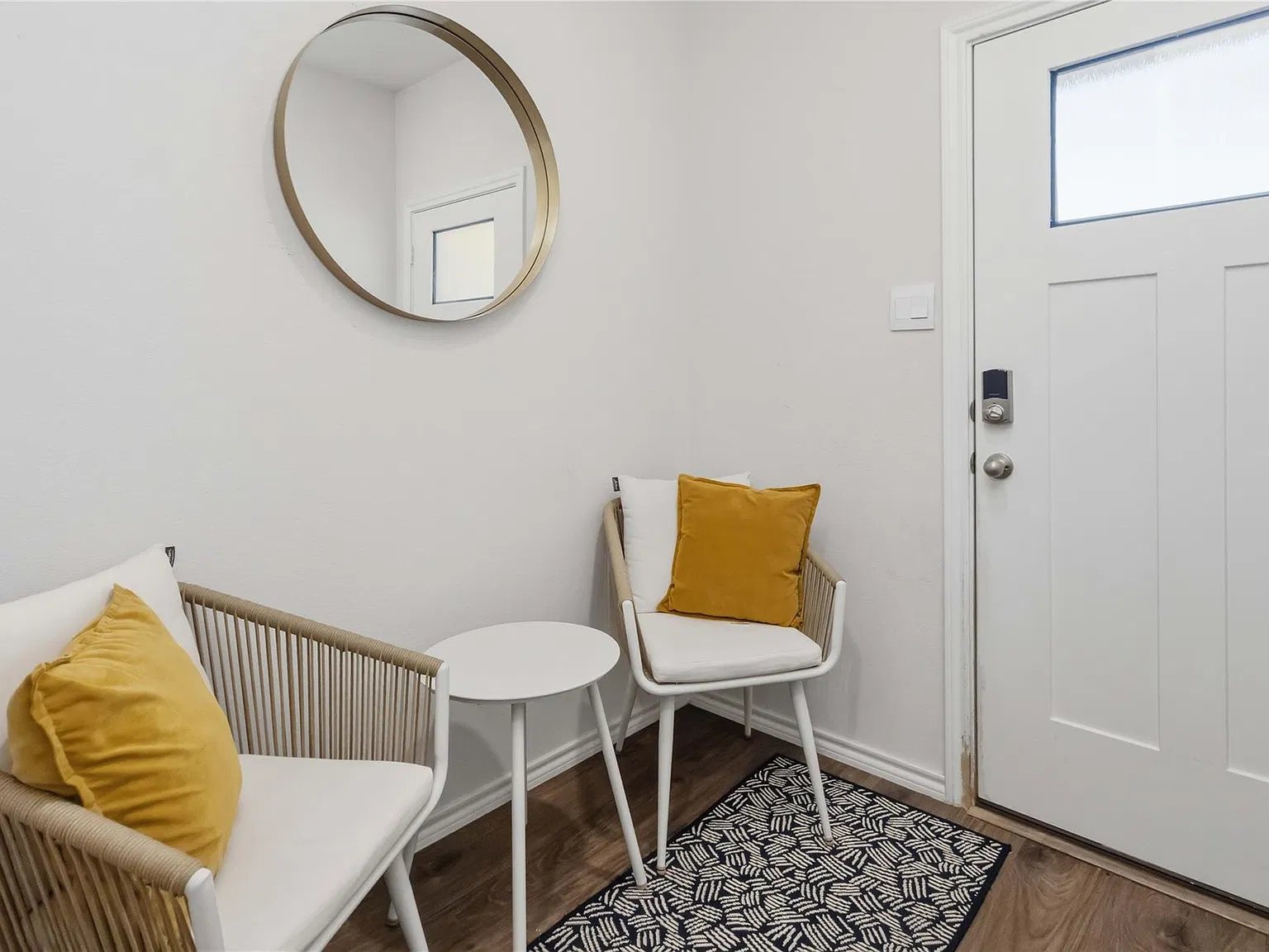 3 bed, 2.5 bath, 1413 sqft, $1,900 — Photo 3