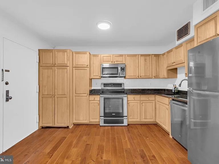 1800 Old Meadow Rd #1014 — Photo 15