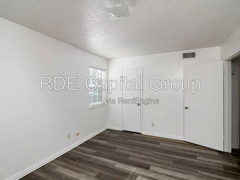 7048 Glenview Dr #44 — Photo 13