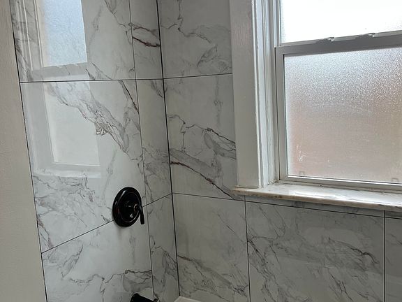 4th image of 1369 McCausland Ave APT 3N