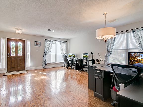 3rd image of 4215 Glengate Dr