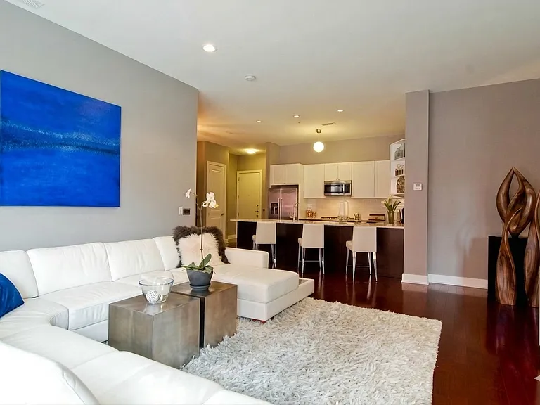 2410 W Bloomingdale Ave #2D — Photo 8
