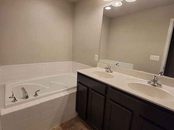 4th image of 102 Conestoga Ln