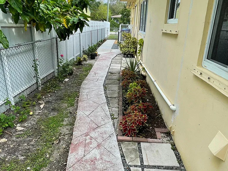 155 SW 33rd Ave — Photo 5