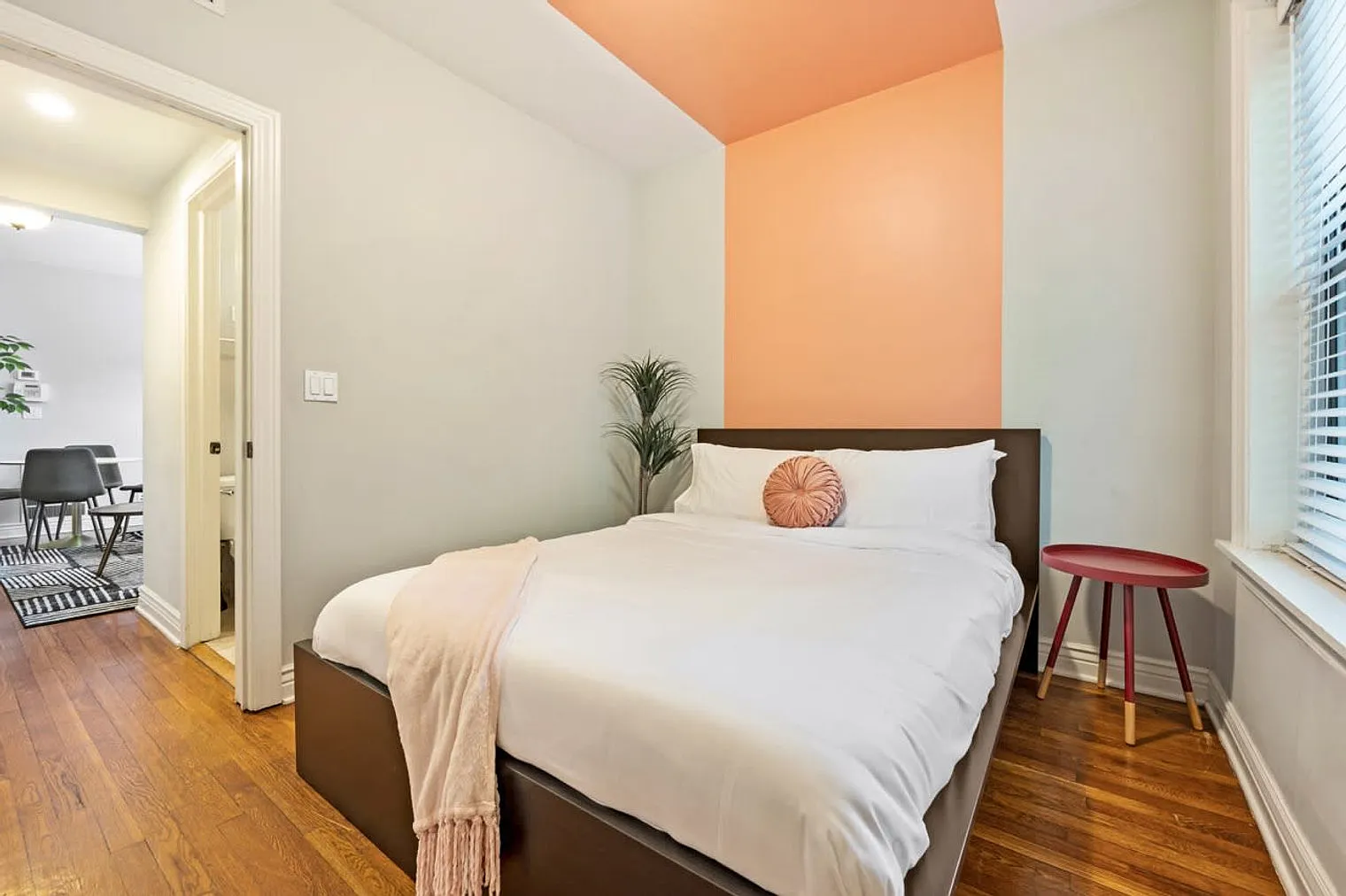 2 bed, 1.0 bath, 645 sqft, $3,998 — Photo 4