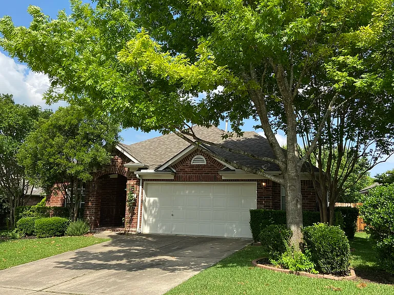 1727 Fallen Leaf Ln — Photo 1
