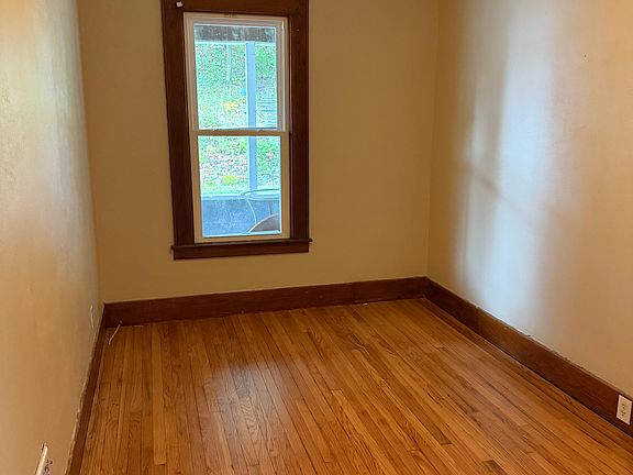 4th image of 224-26 Rider Ave #1