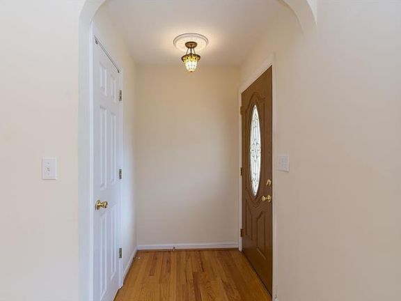 5th image of 1809 Poinsettia Dr