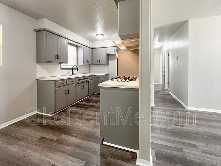 1900 N Mitchell Dr — Photo 7