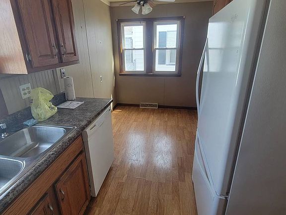 4th image of 1430 E Vanderhoof St