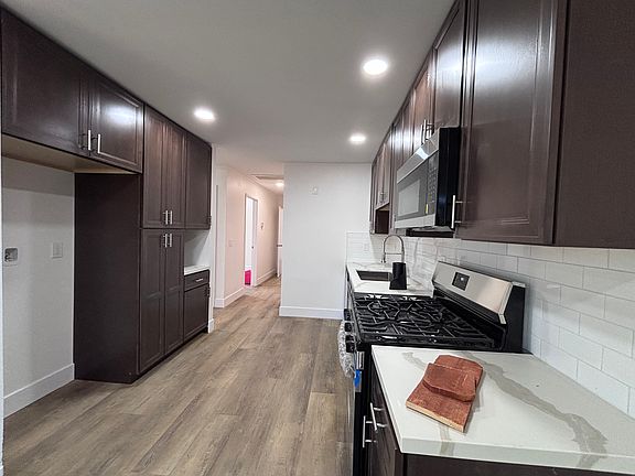 2nd image of 427 E Lancaster Blvd #429