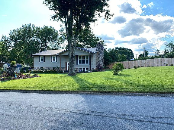 2nd image of 6016 Woodcrest Dr