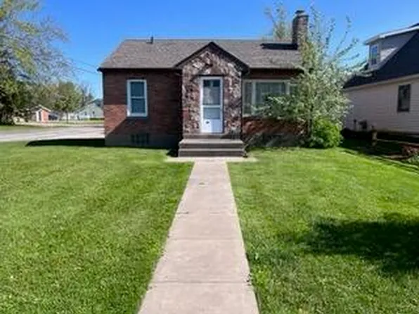 224 W 9th Ave, Sault Sainte Marie, MI 49783