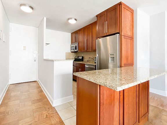 4th image of 333 E 30th St APT 15N