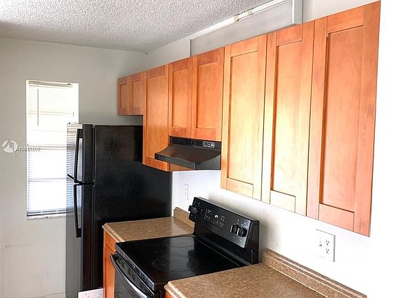 2nd image of 95 NE 41st St APT L182