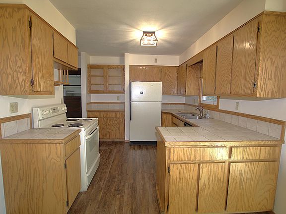 5th image of 1519 4th St NE