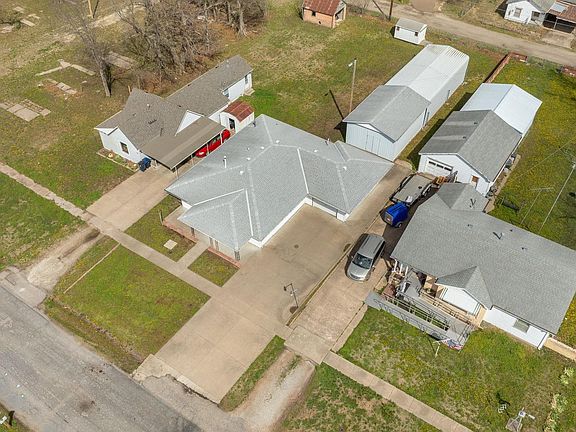 2nd image of 818 N Washington St