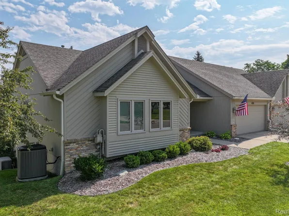 8125 Sawgrass Trl, Grand Blanc, MI 48439