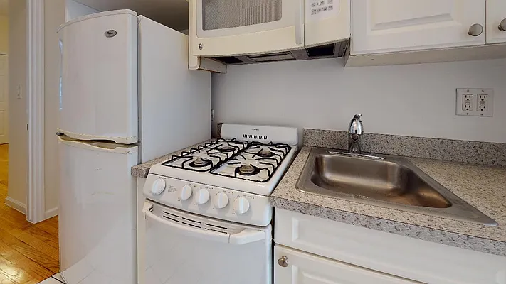 Rented by Bond New York | media 13