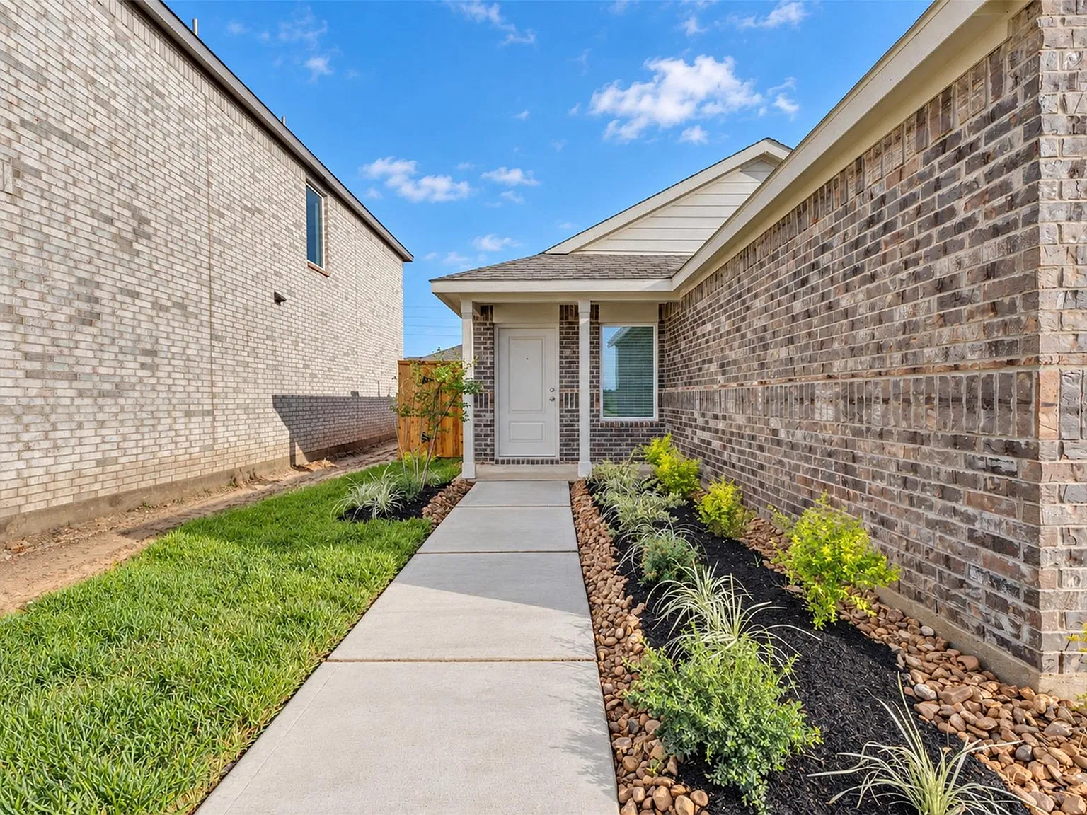 3 bed, $2,000 — Photo 3