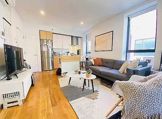 3rd image of 137 Nelson St #3BB